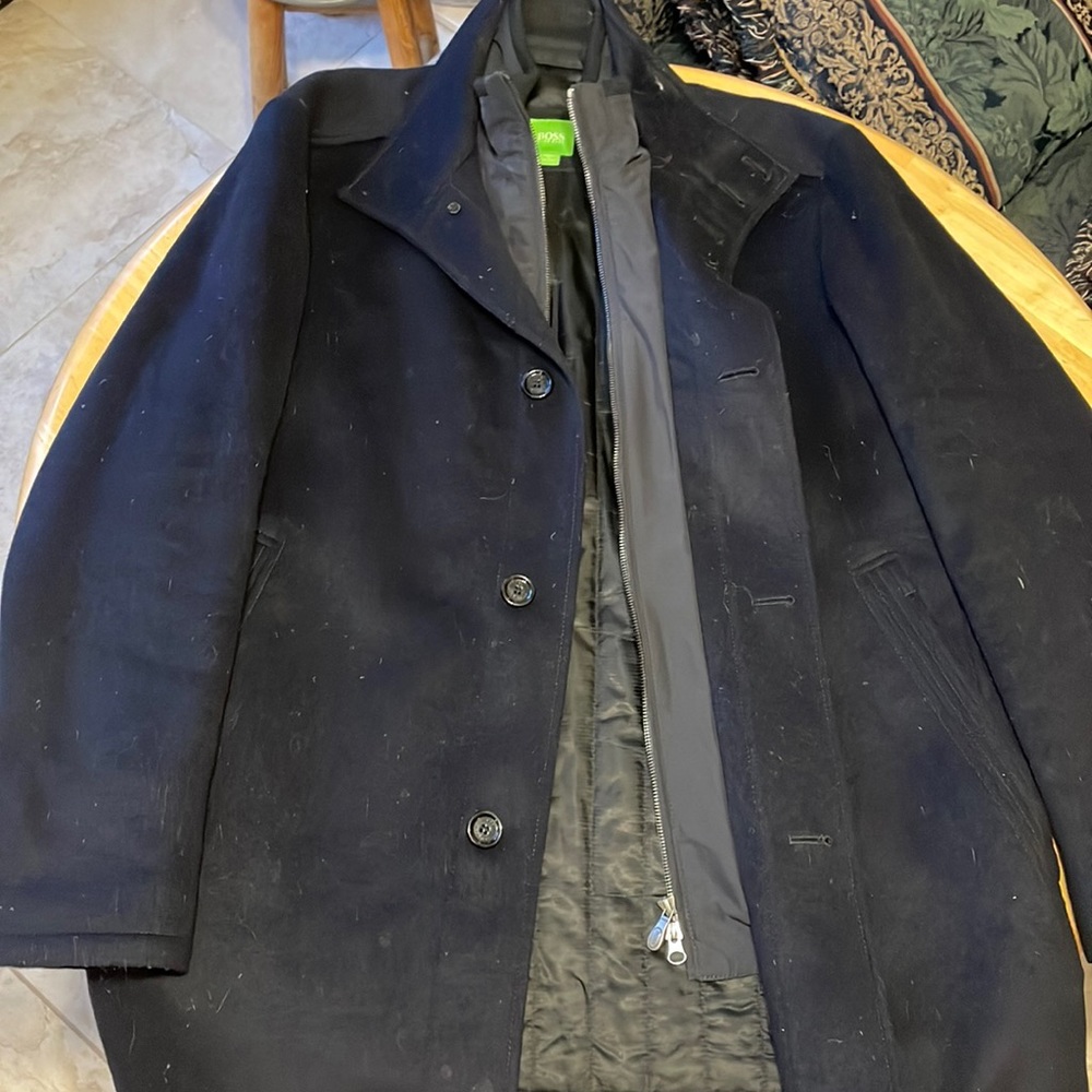 Hugo Boss cashmere coat. VERY WARM. Inner liner. Look closely.